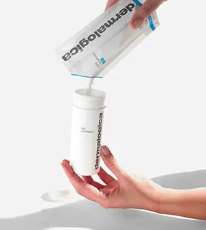 Hands Filling Canister Daily Microfoliant Refill 300 pix breed 1