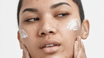 Wat zorgt voor een ongelijkmatige huidskleur en hoe ontstaan die pigmentvlekken?